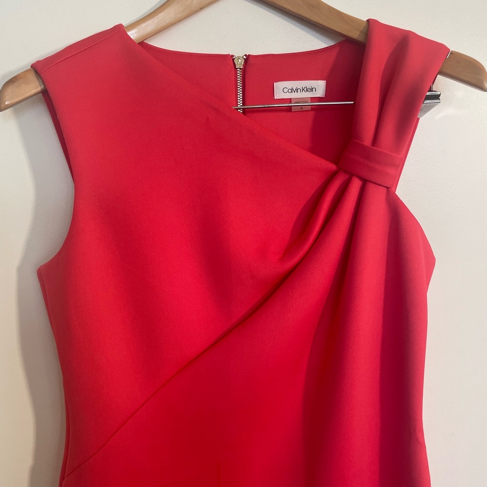 Red knee length dress - Picture 3 of 4